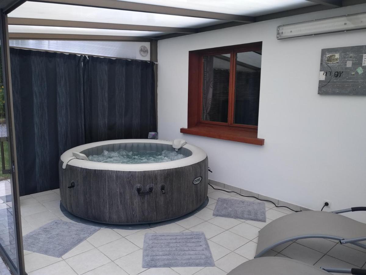 Gite De La Souche Avec Jacuzzi Doudeauville 외부 사진